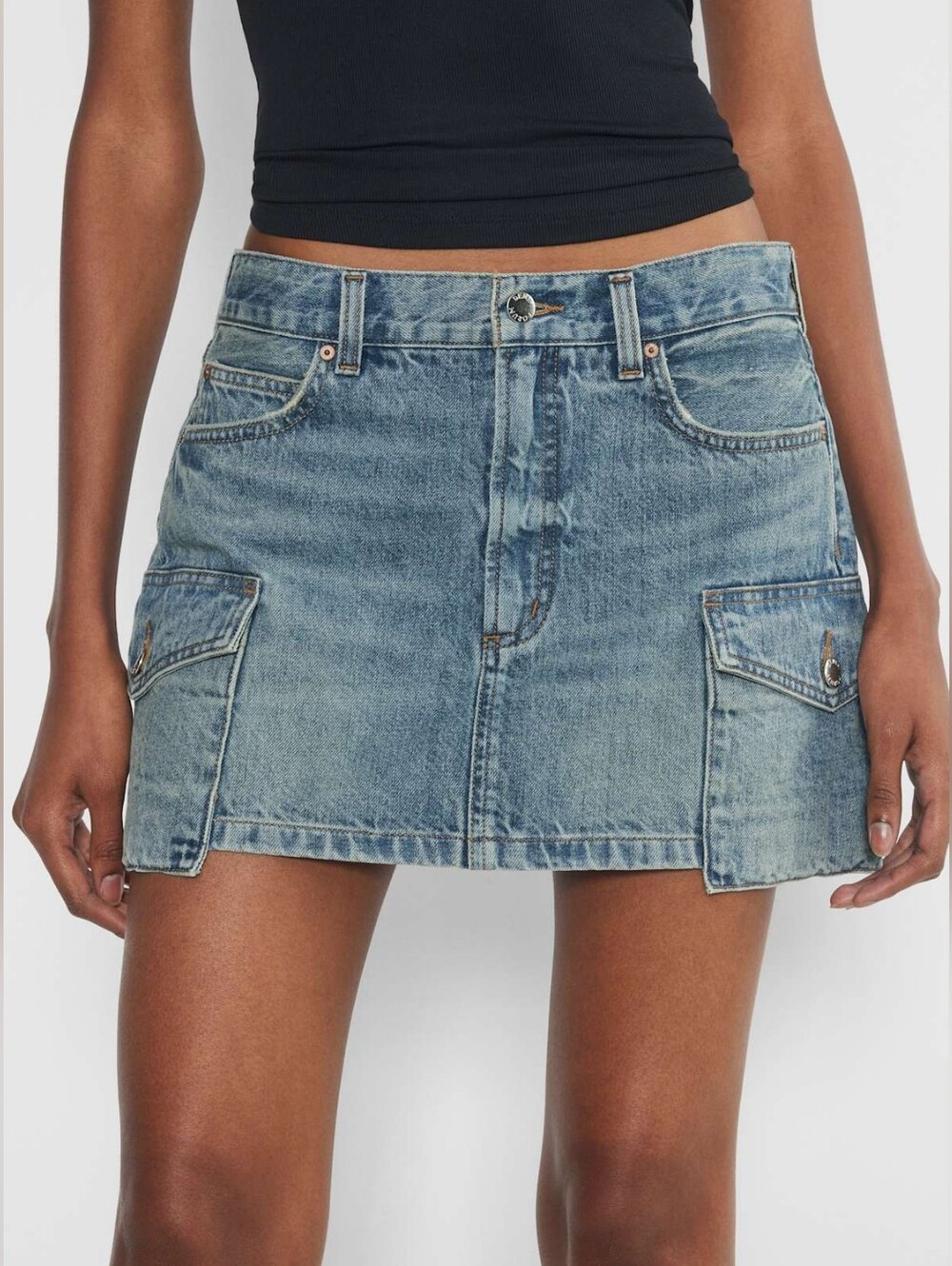 Denim Forum The 90s Cargo Mini Denim Skirt Womens Size 26 Blue Jean Aritzia
